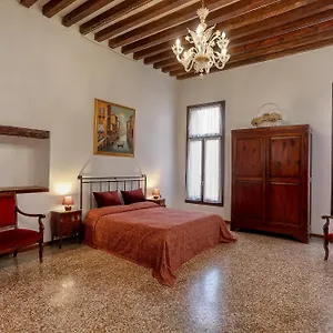  Apartment Flat With Canal View Near San Marco